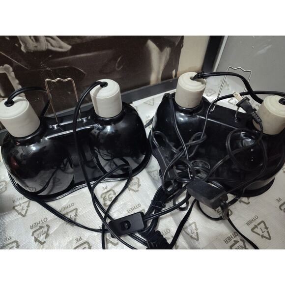 (Only One Red Bulb INCLUDED) Two Zoo Med Combo Deep Dome Dual Lamp Fixture - Picture 3 of 5